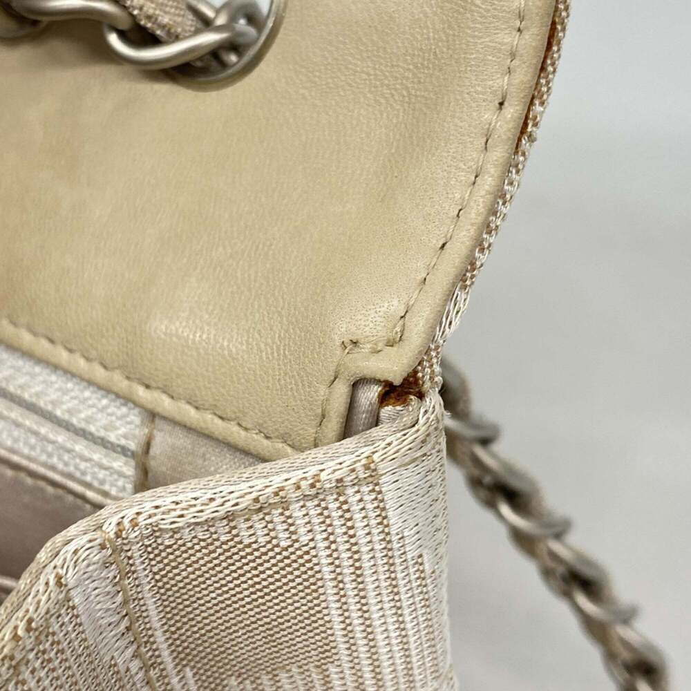 CHANEL Cream Shoulder Bag - Picture 7 of 12